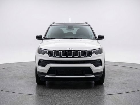 Used 2025 Jeep Compass Limited AWD/4WD image 2