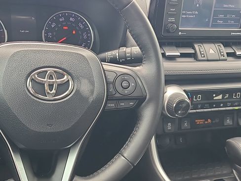 Used 2020 Toyota RAV4 XLE Premium FWD image 22