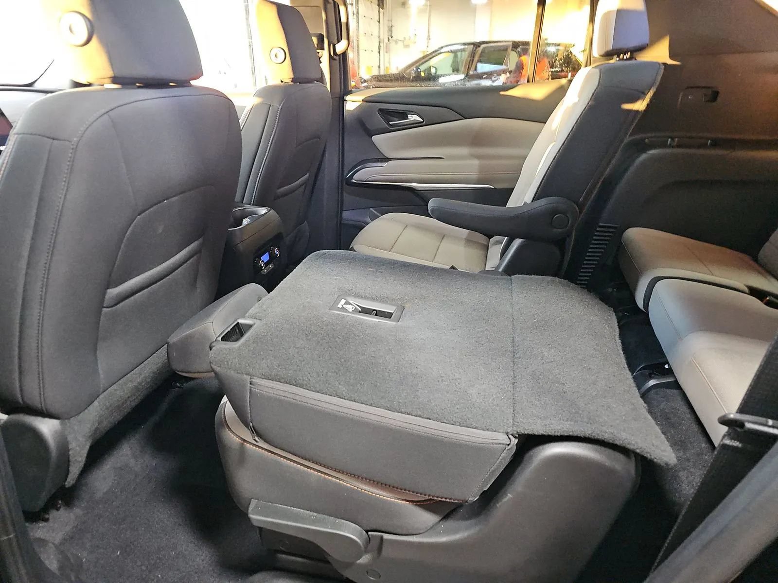 Used 2026 Chevrolet Traverse LT w/ Driver Confidence Package FWD image 19