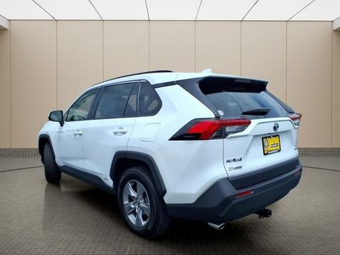 Used 2022 Toyota RAV4 XLE AWD/4WD image 9