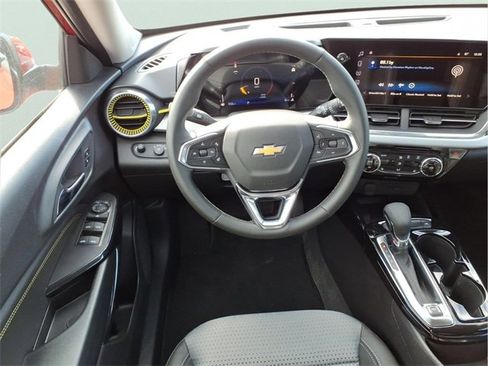 New 2026 Chevrolet Trax LT w/ Sunroof Package image 8