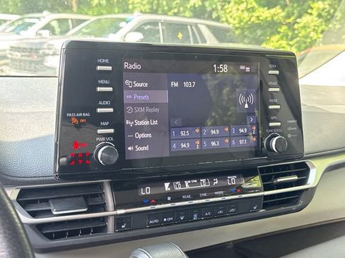 Used 2023 Toyota Sienna XLE FWD image 21