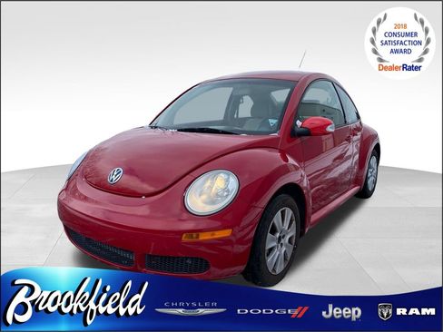 Used 2010 Volkswagen Beetle Coupe image 4