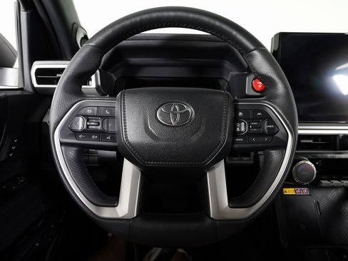 Used 2025 Toyota 4Runner TRD Off-Road image 18