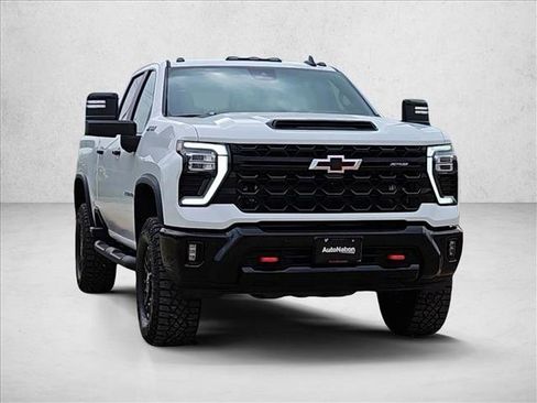 Used 2025 Chevrolet Silverado 2500 ZR2 AWD/4WD image 3