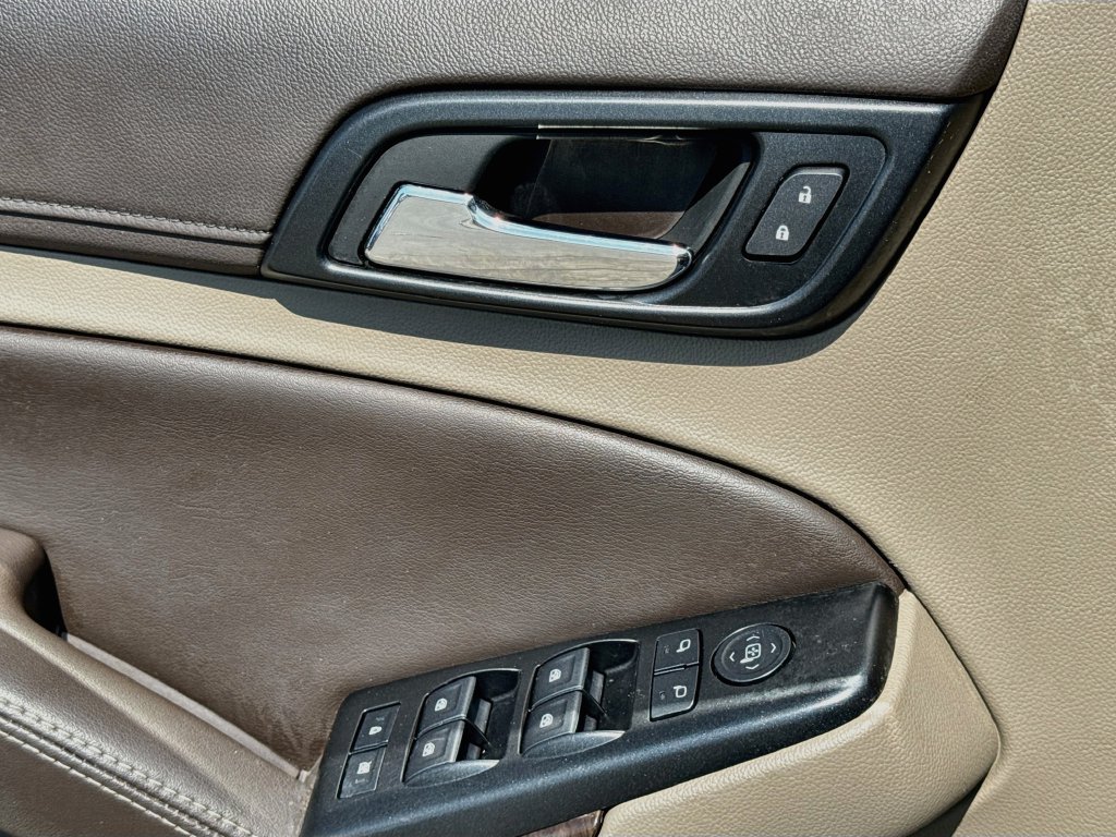 Used 2018 Chevrolet Suburban LT RWD image 19