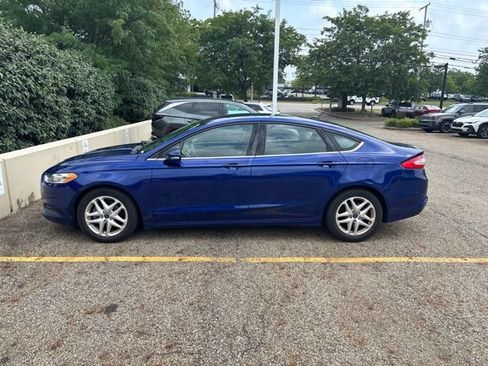 Used 2015 Ford Fusion SE FWD image 2