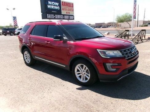 Used 2017 Ford Explorer XLT w/ Equipment Group 201A FWD image 3