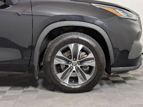 Used 2020 Toyota Highlander XLE image 14