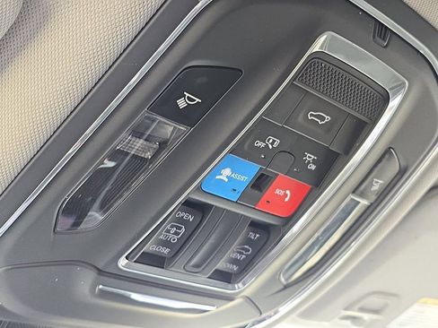 Certified 2023 Jeep Grand Cherokee Laredo w/ Luxury Tech Group I image 27