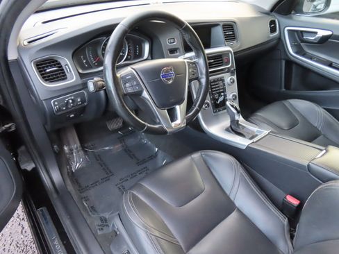 Used 2018 Volvo V60 T5 Dynamic image 5
