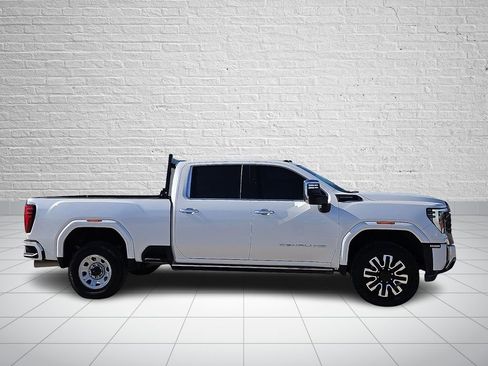 Used 2024 GMC Sierra 3500 Denali Ultimate AWD/4WD image 5