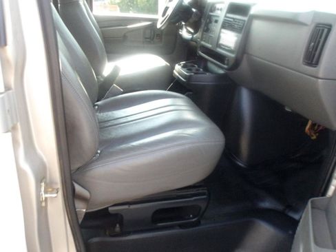 Used 2007 Chevrolet Express 2500 Passenger w/ Power and Light Package RWD image 8