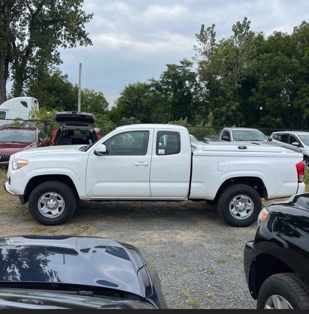 Used 2017 Toyota Tacoma SR RWD image 3