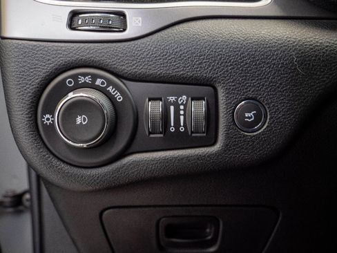 Used 2019 Jeep Cherokee Limited image 13