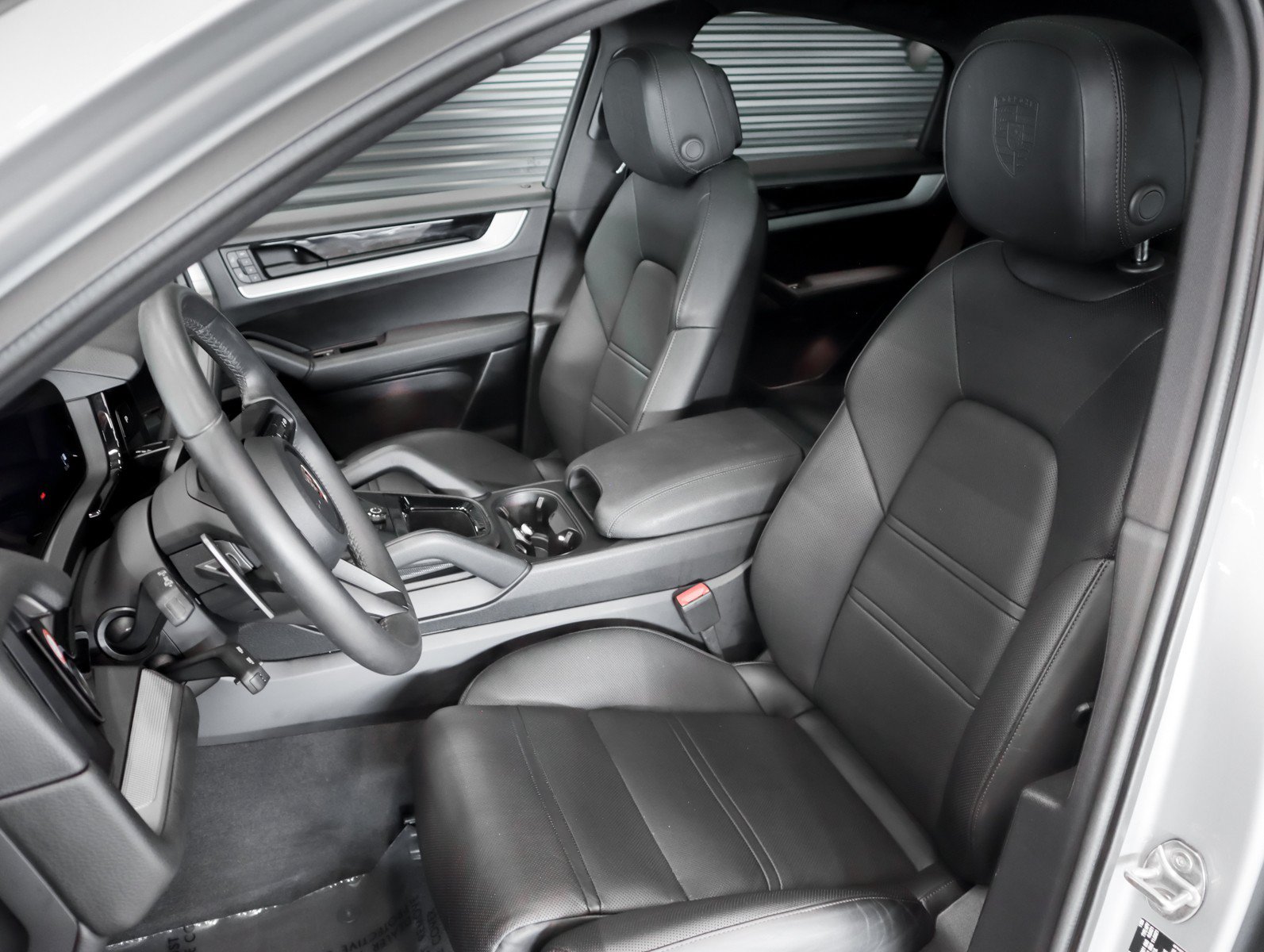 Certified 2026 Porsche Cayenne Coupe AWD/4WD image 5