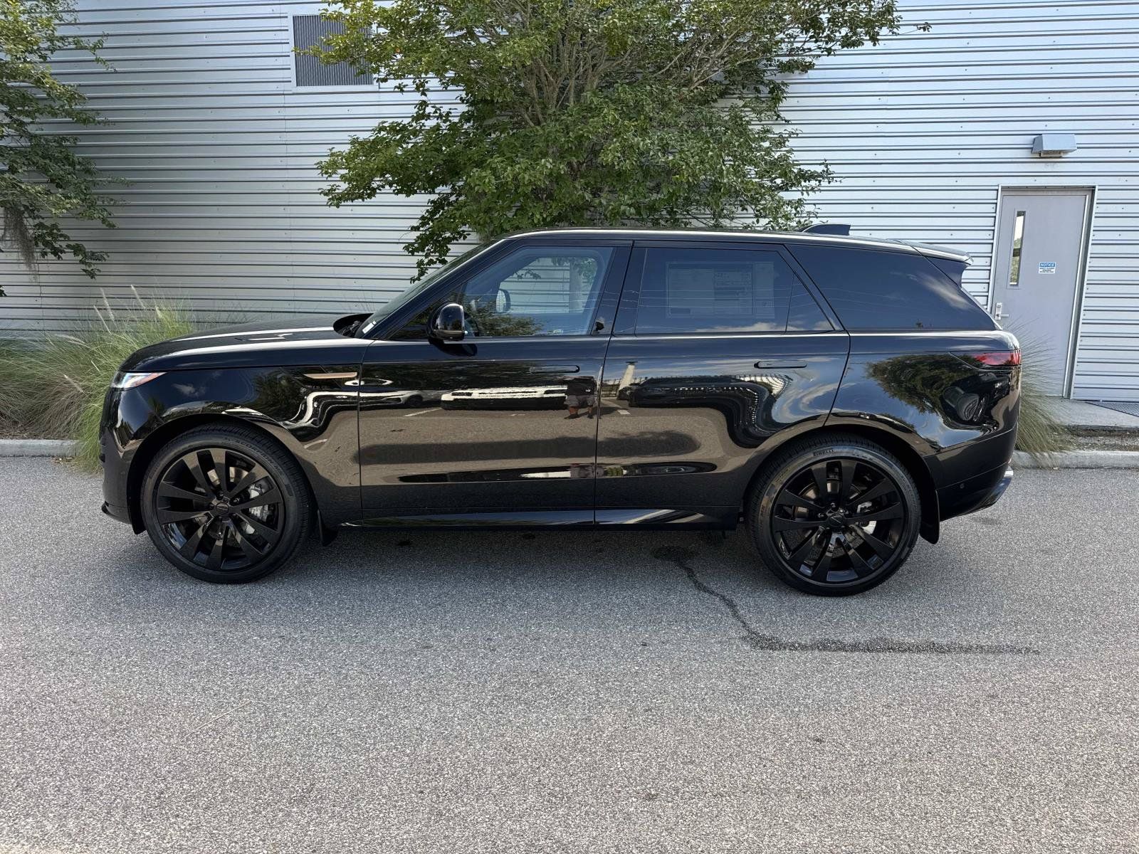 New 2026 Land Rover Range Rover Sport Dynamic SE AWD/4WD image 2