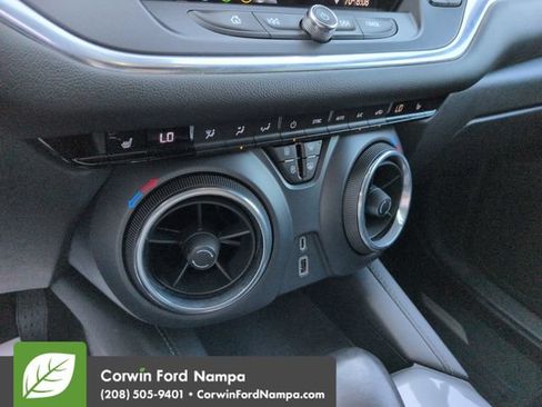 Used 2019 Chevrolet Blazer LT FWD image 17