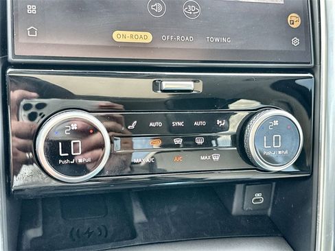 Certified 2025 Land Rover Discovery Dynamic SE image 26