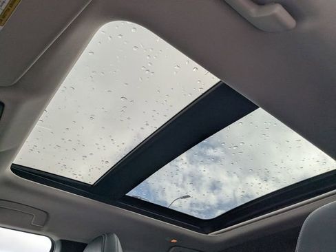 Used 2024 Mitsubishi Outlander SE image 28