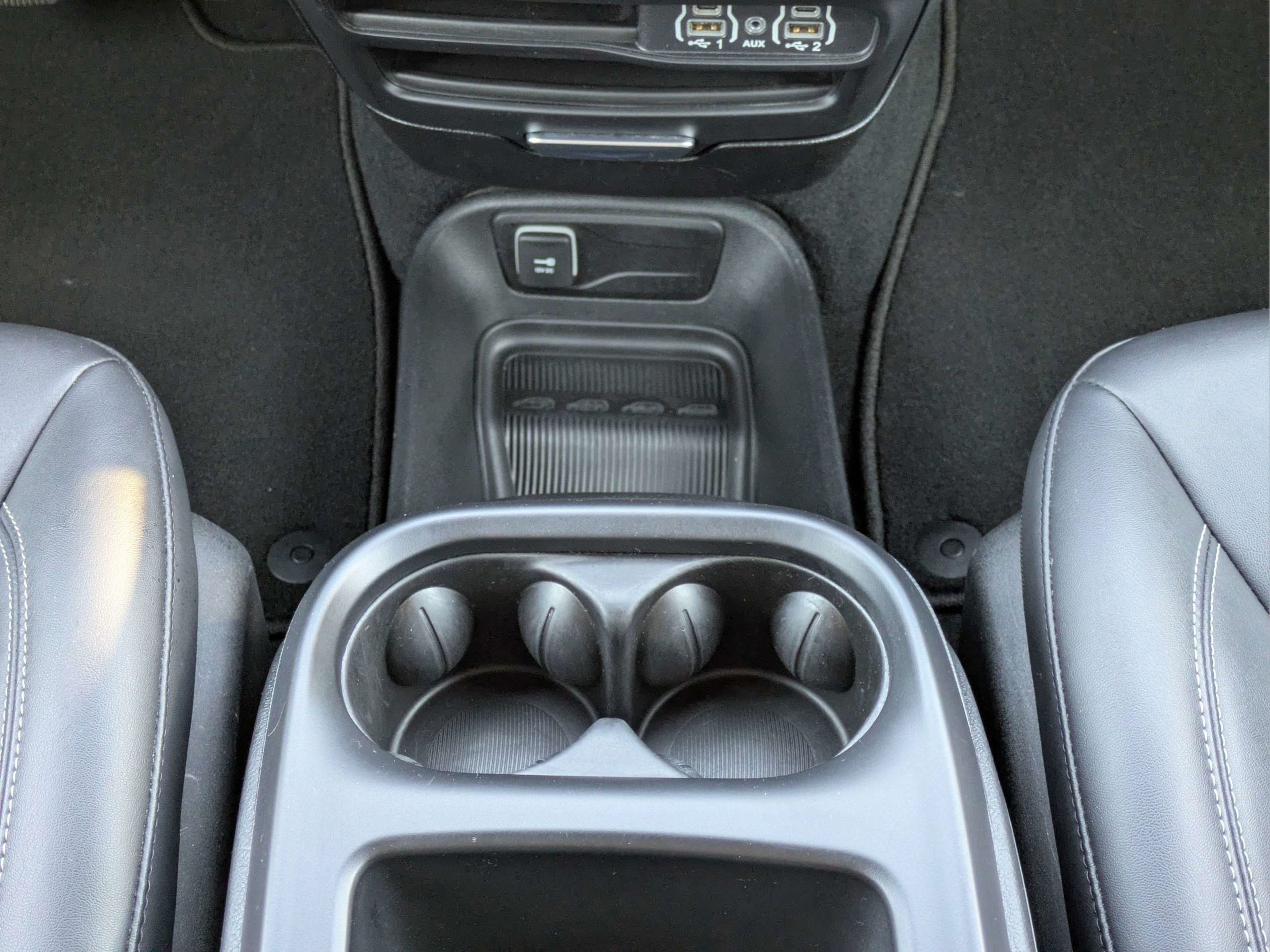 Used 2025 Chrysler Pacifica Select FWD image 15