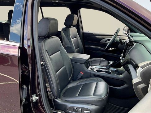 Used 2023 Chevrolet Traverse LT w/ LT Premium Package image 8