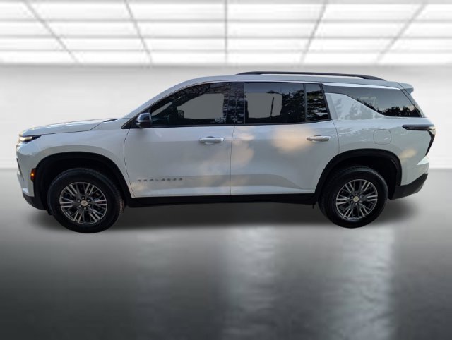 Used 2025 Chevrolet Traverse LT FWD image 32