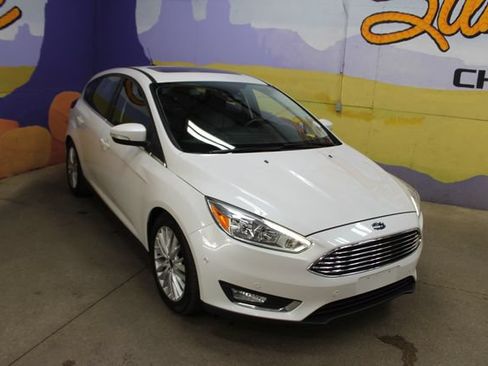 Used 2016 Ford Focus Titanium w/ Titanium Technology Package FWD image 2