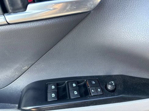 Used 2019 Toyota Camry LE FWD image 11