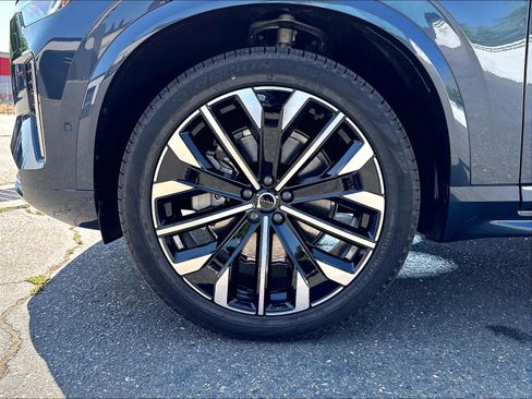 New 2026 Volvo XC90 B6 Plus w/ Protection Package Premier AWD/4WD image 14