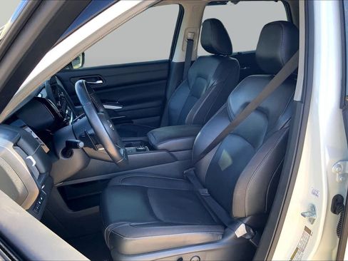 Used 2024 Nissan Pathfinder SL w/ SL Premium Package AWD/4WD image 8
