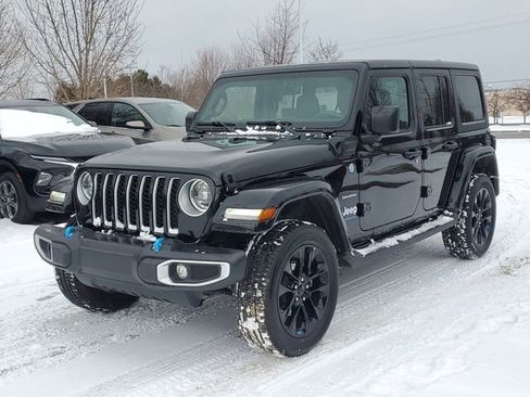 Used 2023 Jeep Wrangler Unlimited Sahara w/ Cold Weather Group image 2