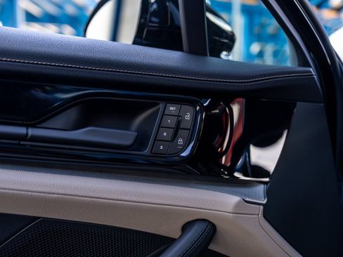 Certified 2025 Porsche Panamera image 37