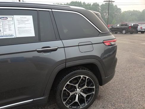 Used 2022 Jeep Grand Cherokee Summit AWD/4WD image 45