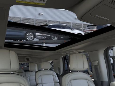 New 2026 Lincoln Navigator Reserve AWD/4WD image 22
