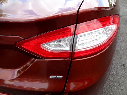 Used 2015 Ford Fusion SE image 14