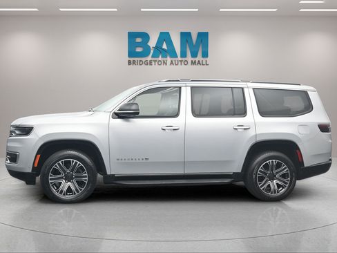 Used 2024 Jeep Wagoneer Series II AWD/4WD image 4
