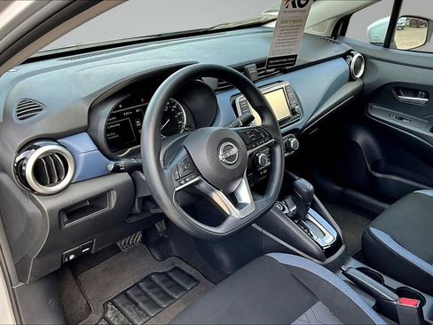 Used 2025 Nissan Versa SV FWD image 17