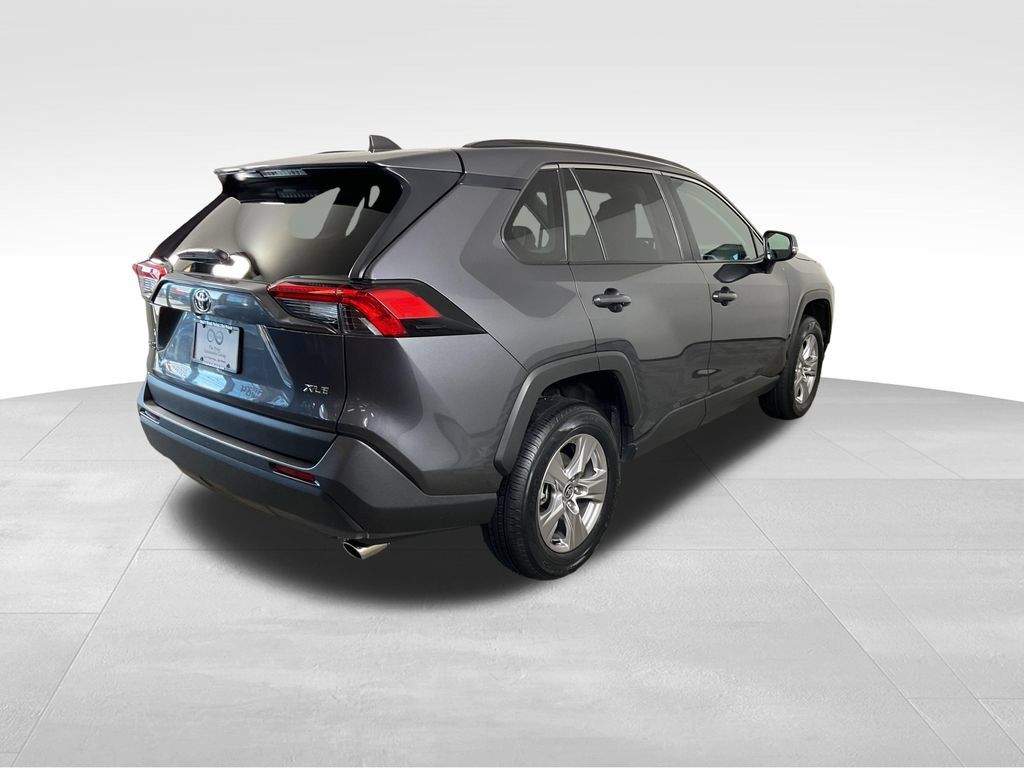 Used 2025 Toyota RAV4 XLE FWD image 9