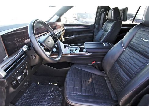 Used 2025 Cadillac Escalade Premium Luxury Platinum image 6