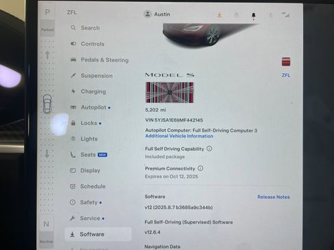 Used 2021 Tesla Model S Plaid image 3