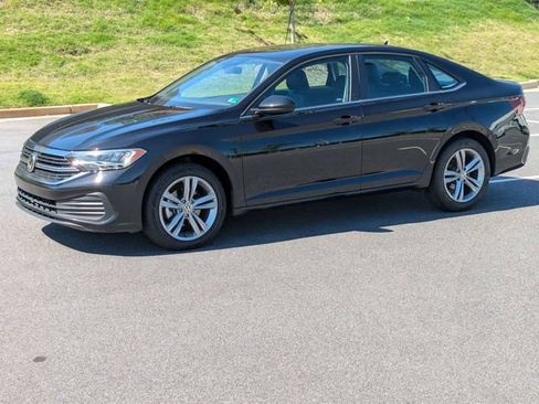 Certified 2024 Volkswagen Jetta SE FWD image 7