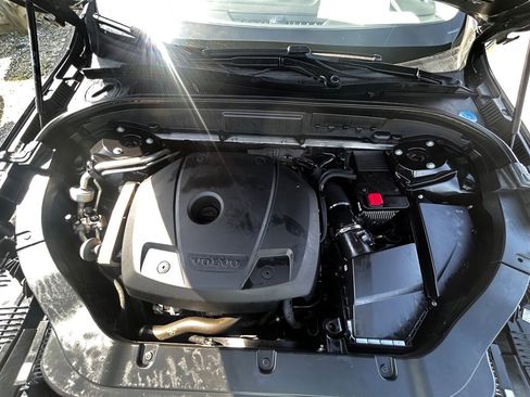 Used 2018 Volvo XC60 T5 Momentum w/ Vision Package image 26