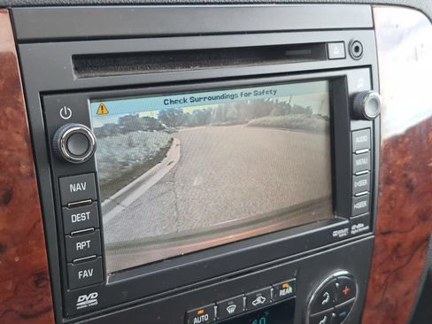 Used 2010 Chevrolet Suburban LTZ AWD/4WD image 31