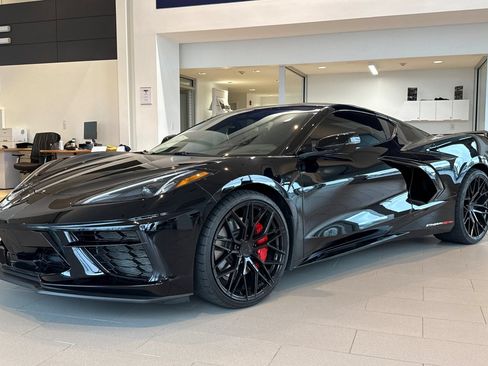 Used 2022 Chevrolet Corvette Stingray Coupe w/ Z51 Performance Package RWD image 8