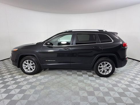 Used 2016 Jeep Cherokee Latitude w/ Cold Weather Group AWD/4WD image 8