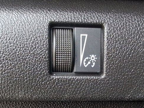 Used 2024 Chevrolet Colorado LT image 17