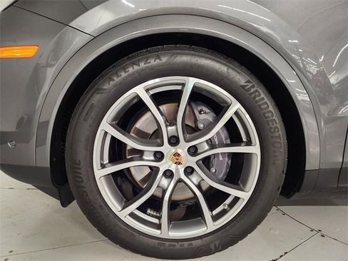 Used 2024 Porsche Cayenne Coupe image 8