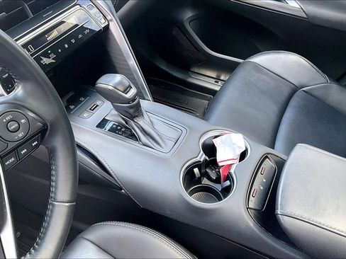 Certified 2023 Toyota Venza Nightshade AWD/4WD image 18