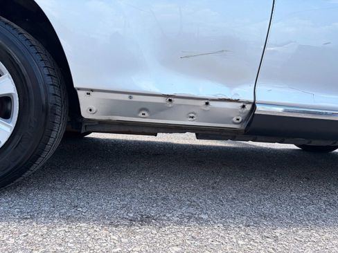 Used 2012 Toyota Highlander FWD w/ Tech Pkg image 14